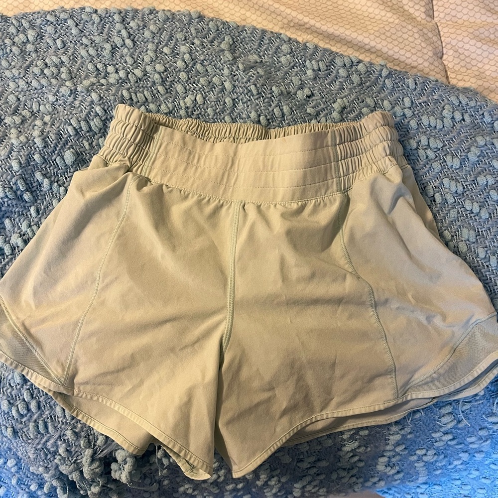 Lululemon hotty hot low rise lined short 4”